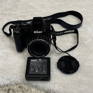 Nikon Coolpix M90 with case ,charger and cord